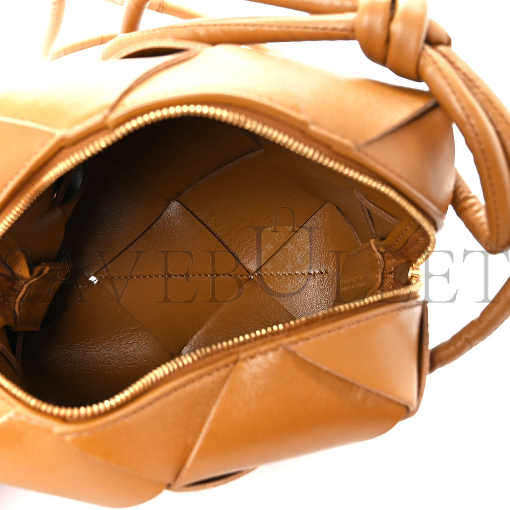 BOTTEGA VENETA LAMBSKIN MAXI INTRECCIATO MINI CASSETTE CAMERA BAG ACORN (15*15*7cm)