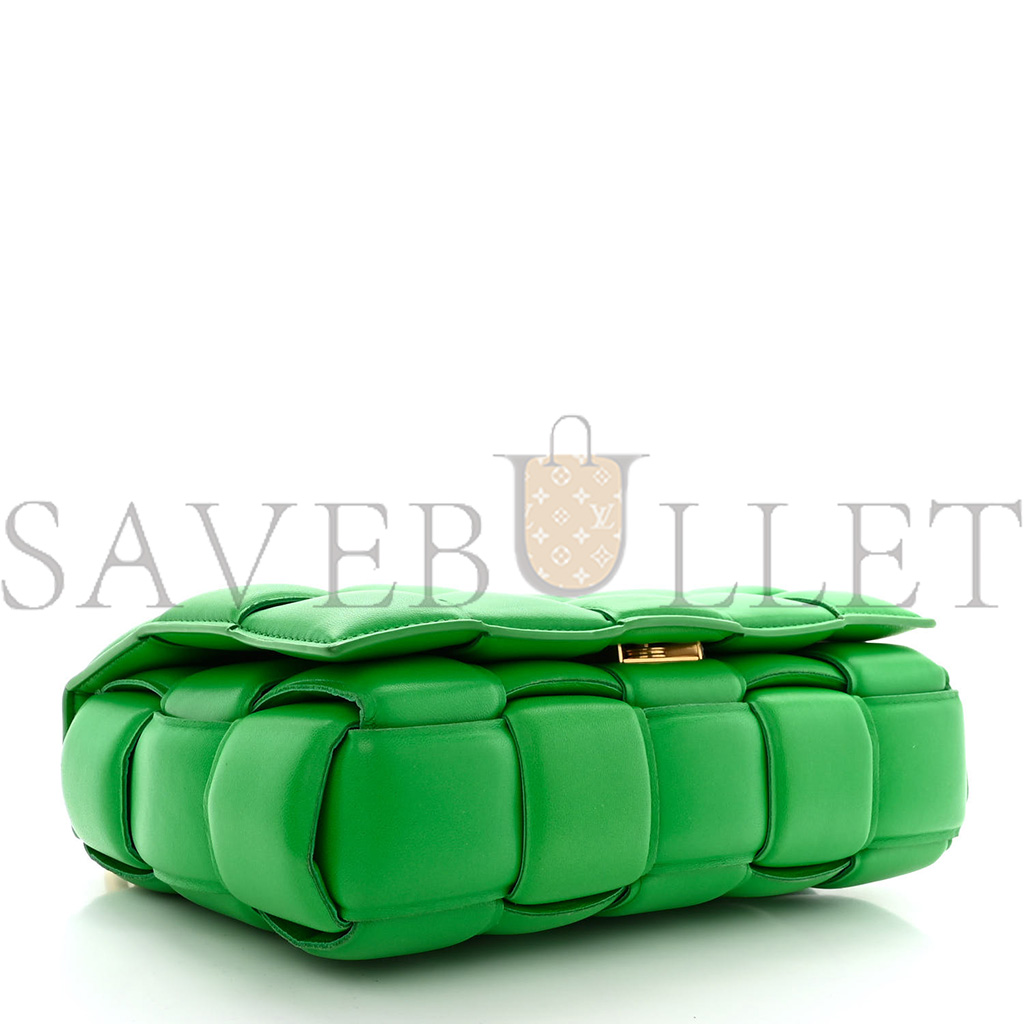 BOTTEGA VENETA LAMBSKIN MAXI INTRECCIO PADDED CHAIN CASSETTE CROSSBODY BAG GRASS (25*16*6cm)